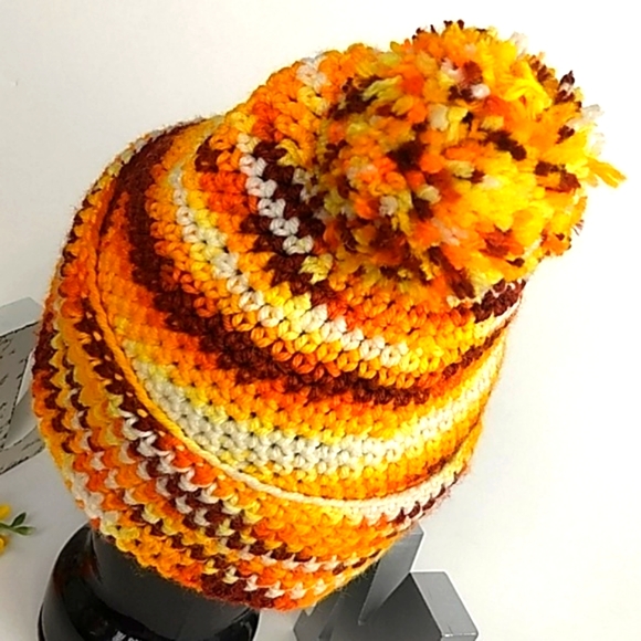 Hand-knit Pom hat, Unique! OSFM Adult, unisex - Picture 4 of 8